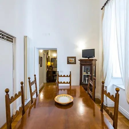 Apartament Cavour Art And Museum Flat By Napoliapartments